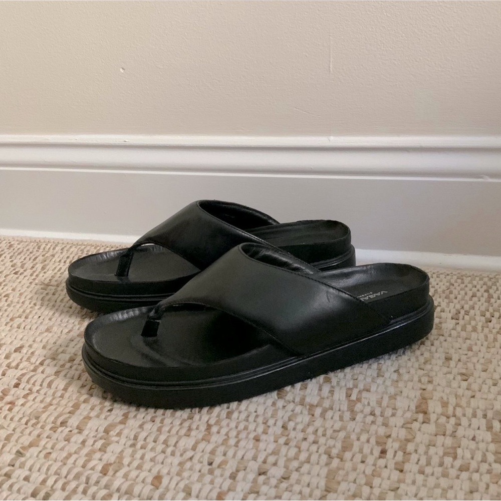 NEVER WORN 100% leather black thong sandals in mint condition